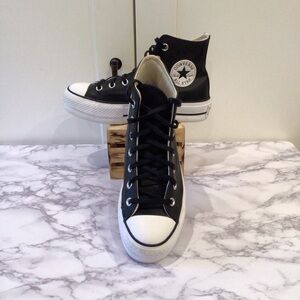 Converse Leather Chuck Taylor All Star High Top Women’s Size 7